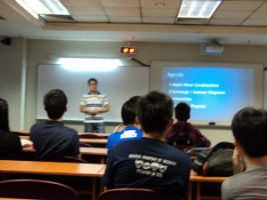 PHOTOS - Senior-Junior Sharing