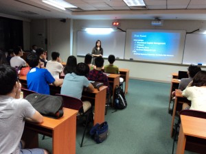PHOTOS - Senior-Junior Sharing